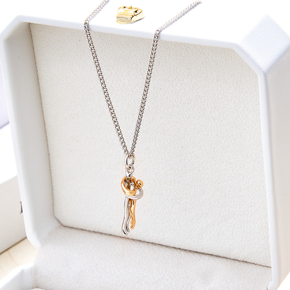 Trendy Hug Pendant Necklace for Women – Romantic Gift
